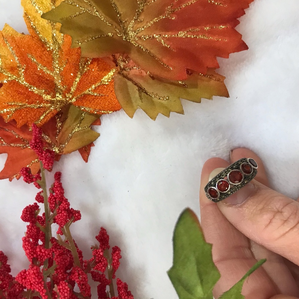 🌹VINTAGE Silver & Ruby Red Embellished Midi Ring